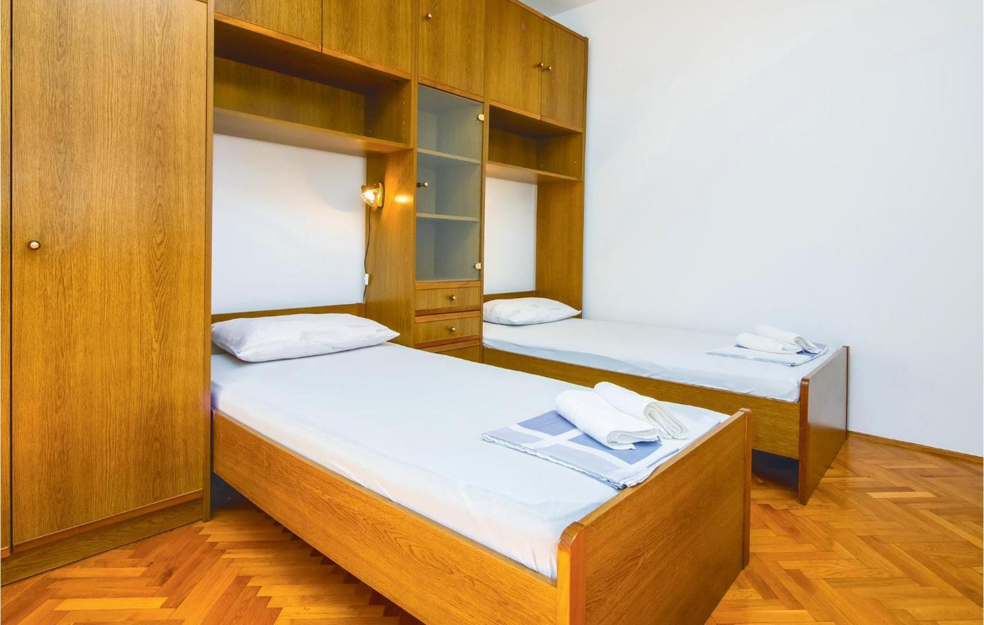 Three-Bedroom Apartment in Podstrana Buitenkant foto