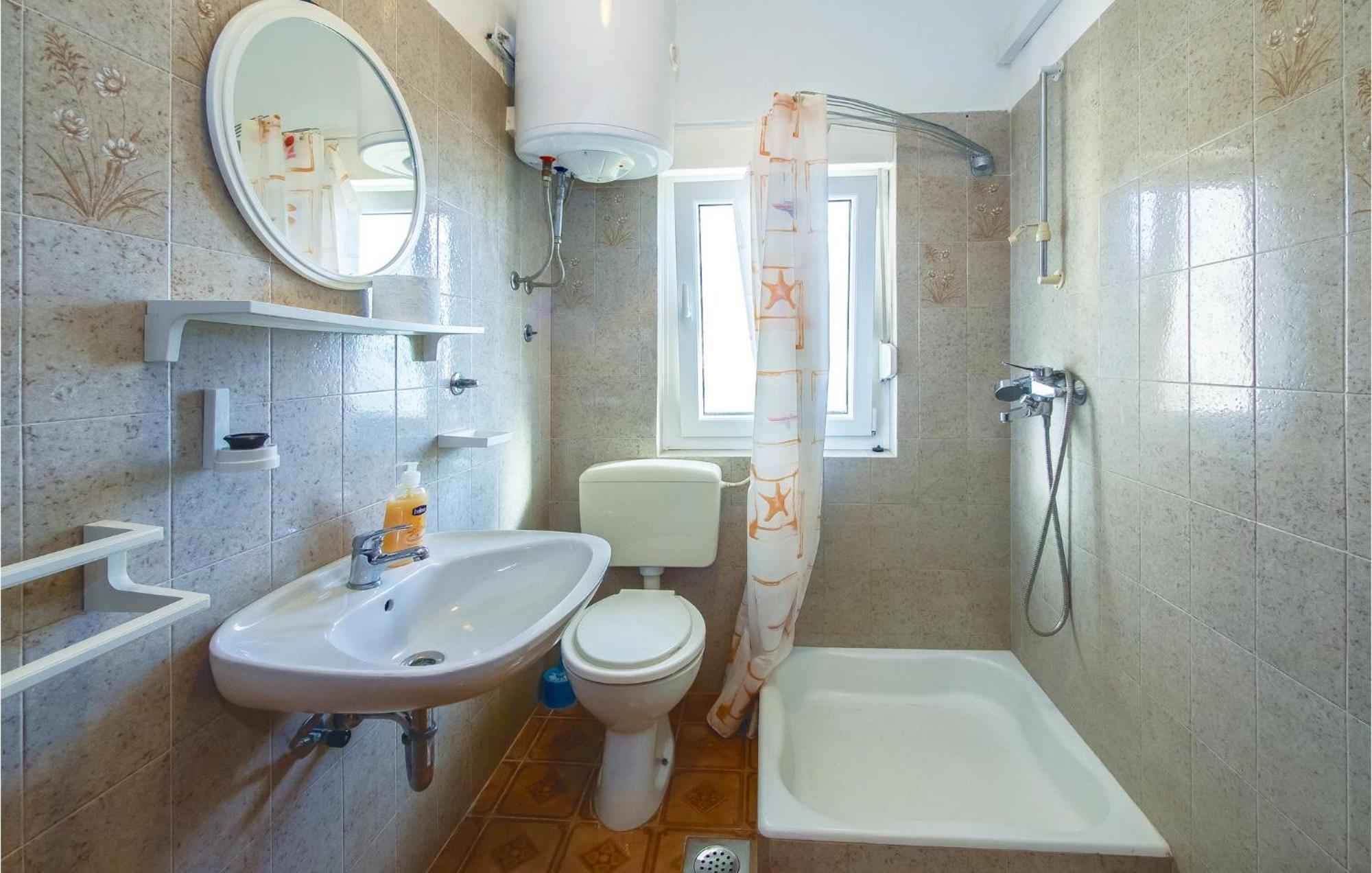 Three-Bedroom Apartment in Podstrana Buitenkant foto