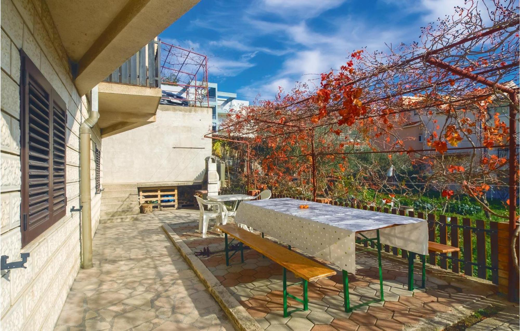 Three-Bedroom Apartment in Podstrana Buitenkant foto